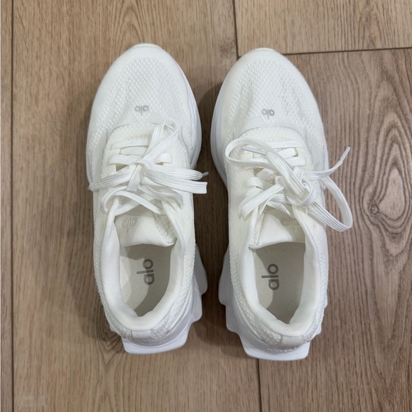 ALO Runner White Sneakers Womens Size 6.5 - Picture 5 of 16